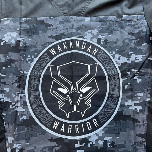 Marvel Avengers Men’s Scrub Top Size XSmall Wakandan Warrior Black Pockets - Picture 6 of 7